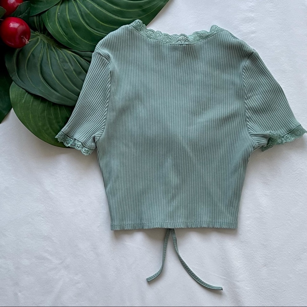 SHEIN V-Neck Tie Front Short Sleeve Ribbed Cropped Seafoam Green Top w/Lace Med. - Picture 4 of 10